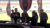 Proses pengundian Piala Indonesia 2018 di Stadion Pakansari, Cibinong, Bogor, Kamis (3/5/2018). (Bola.com/Benediktus Gerendo Pradigdo)