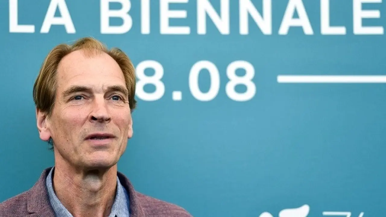 Julian Sands