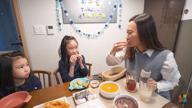 6 Momen Kimbab Family Buka Puasa dengan Takjil Jajanan Korea, Seru Banget