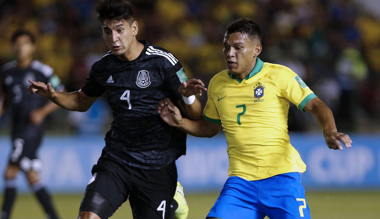 4. Gabriel Veron (Palmeiras) - Gabriel Veron menjadi pemain terbaik pada ajang Piala Dunia U-17 2019. Pemain berusia 17 tahun ini memiliki market value 25 juta euro. (AFP/Miguel Schincariol)