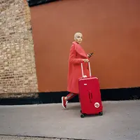 Traveling ala Adwoa Aboah. (Foto: Dok. Rimowa)