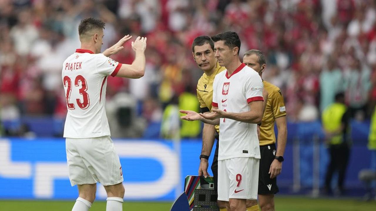 Gejolak di Timnas Polandia: Perpisahan Pelatih, Peluang Kembali Lewandowski