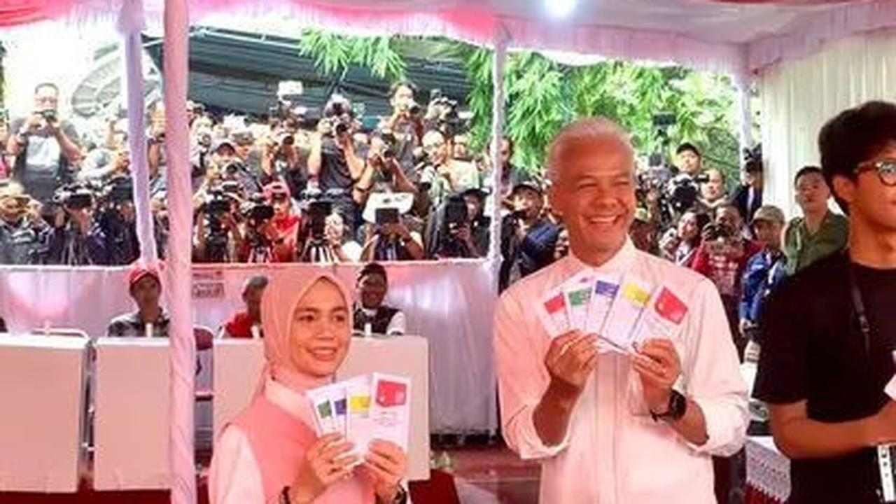 Calon presiden (capres) nomor urut 3, Ganjar Pranowo mengaku tak penasaran dengan pasangan calon (paslon) yang dipilih Presiden Joko Widodo (Jokowi).