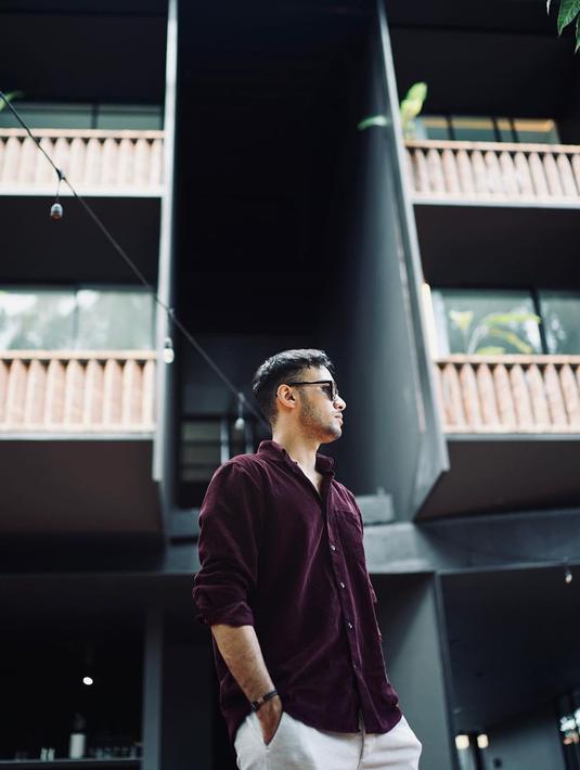 Berdarah Arab-Betawi, aktor pemilik nama lengkap Reza Fahlevi Alhady ini telah membintangi sederet film hits seperti Galih dan Ratna, A Perfect Fit, Antologi Rasa dan masih banyak lagi. (Liputan6.com/IG/@refalhady)