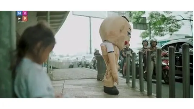 6 Momen Betrand Peto dan Thalia di Klip 'Deritaku', Penuh Haru
