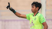 BRI Super League: Andhika Ramadhani Tuai Pujian usai Bawa Persebaya Catat 3 Clean Sheet Beruntun