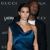 Melansir Ace Showbiz, Kim dan Kanye disebut telah kembali bersama setelah enam bulan memutuskan untuk tidak tinggal bersama. Sekarang mereka memutuskan untuk menjaga keutuhan rumah tangganya. (AFP/Bintang.com)