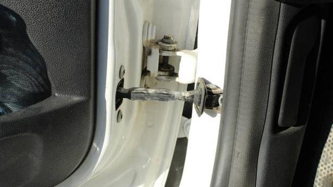 Cara Mengatasi Karat di Engsel Pintu Mobil agar Tak Merusak Komponen Lain