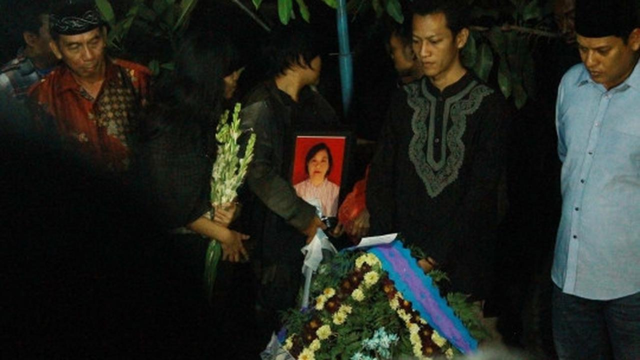 Tiba malam hari, korban Hercules asal Kediri langsung dimakamkan