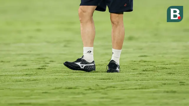Foto: Shin Tae-yong Cek Langsung Kondisi Rumput GBK Jelang Laga Timnas Indonesia Vs Jepang di Kualifikasi Piala Dunia 2026