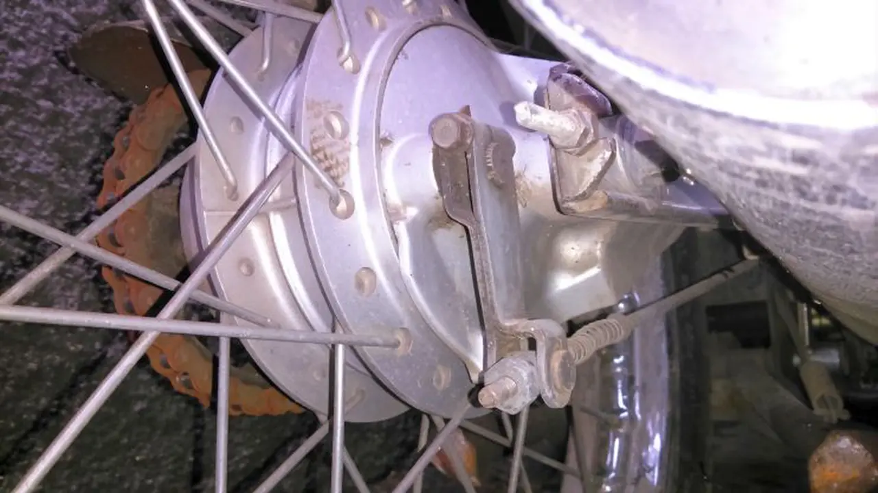 Jurus Bikin Rem Tromol Belakang Honda Karisma Makin Pakem