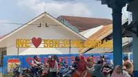 Sejumlah pelajar di SDN 39 Palembang mengalami keracunan dengan gejala mual-mual dan bahkan di antaranya ada yang sampai kejang-kejang. (Liputan6.com/ Dok Liputan6 SCTV)