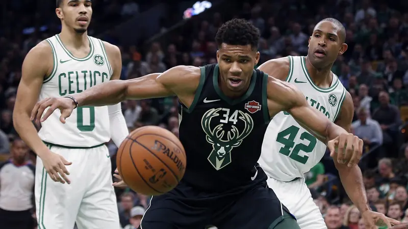 Pertandingan antara Boston Celtics kontra Milwaukee Bucks dalam lanjutan kompetisi NBA musim ini.