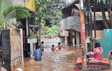 Banjir Jakarta: Sembilan RT Terendam, Ratusan Warga Mengungsi di Jakarta Barat dan Utara