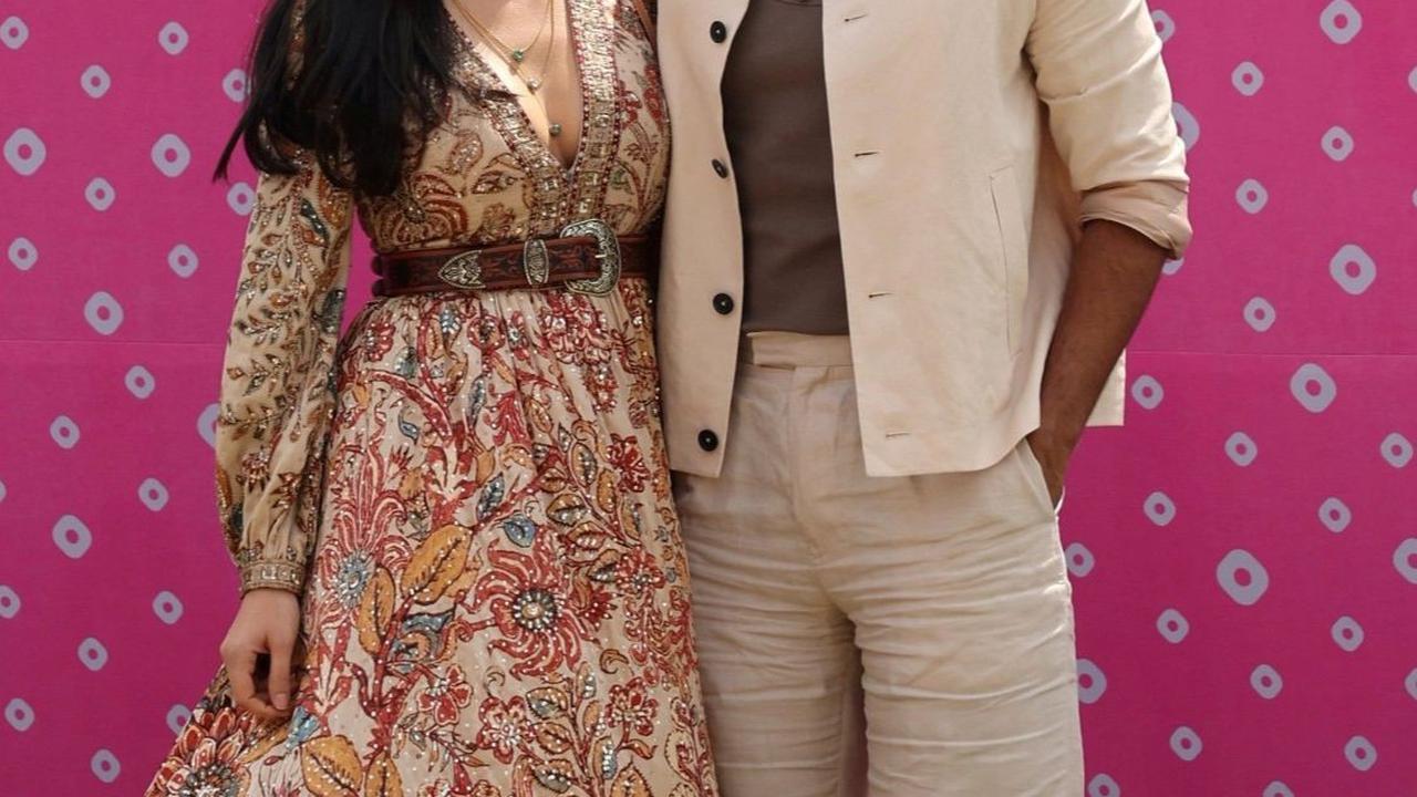 Aktor Vicky Kaushal dan istrinya Katrina Kaif saat menghadiri perayaan pranikah Anant Ambani, putra Mukesh Ambani, Ketua Reliance Industries, dan Radhika Merchant, putri industrialis Viren Merchant di Jamnagar, Gujarat, India.