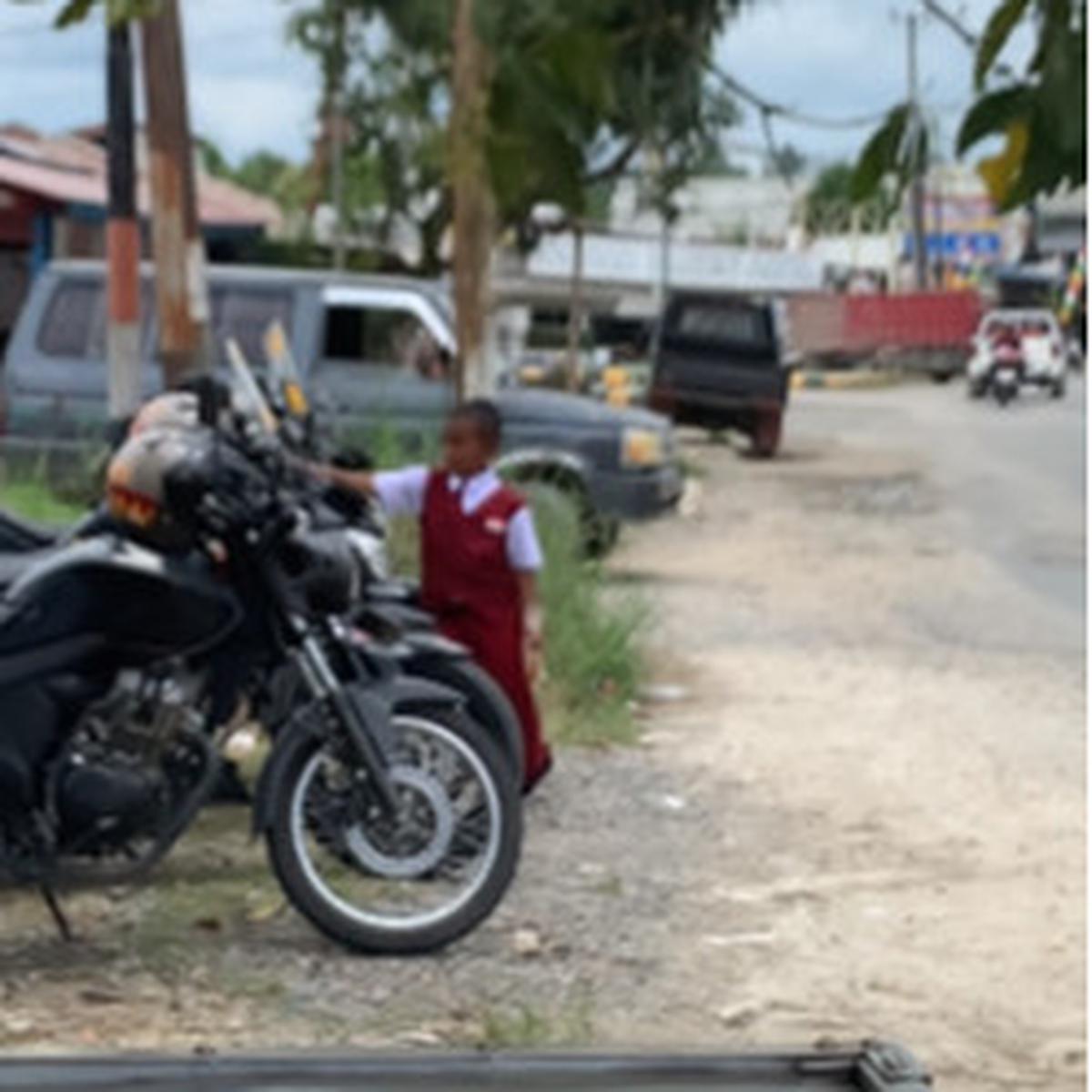 Bocah SD Tepergok Ngelus-elus Motor Polisi, Wajahnya Panik Dihampiri Anggota Endingnya Tak Terduga