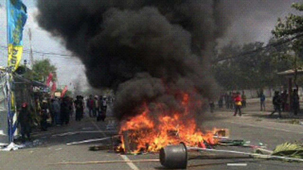 Begini suasana mencekam saat demo tolak pabrik semen di Pati