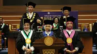 Universitas Airlangga mengukuhkan tiga srikandi jadi guru besar. (Foto: Liputan6.com/Dian Kurniawan)
