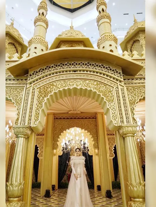 Apapun yang terjadi dan dihadapi Syahrini, ia tetap mensyukuri semuanya. Menurutnya, bersyukur itu adalah hal yang wajib. Meski sudah berencana, namun Tuhan yang tetap menadirkan. (Instagram/princessyahrini)