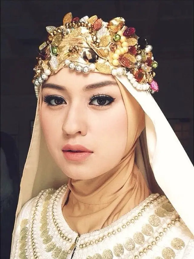 6 Pesona Seleb Blasteran saat Pakai Hijab, Bikin Pangling