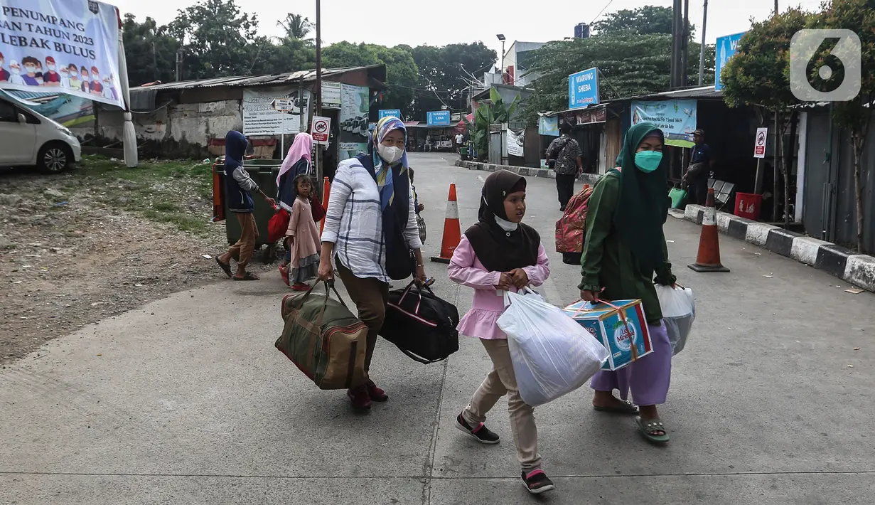 Imam merinci, jumlah bus yang tiba pada Senin (24/4), tercatat sebanyak 27 bus dengan jumlah penumpang sebanyak 25 orang. (Liputan6.com/Johan Tallo)