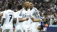 Selebrasi striker Real Madrid, Kylian Mbappe setelah mencetak gol kedua timnya ke gawang Atalanta pada laga Piala Super Eropa 2024 di Narodowy Stadium, Warsawa, Polandia, Rabu (14/8/2024). (AP Photo/Czarek Sokolowski)