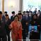 Momen Ketua Dewan Pengarah BPIP Megawati Soekarnoputri menggandeng Presiden Prabowo Subianto usai Upacara Hari Lahir Pancasila. (Tangkapan Layar YouTube Sekretariat Presiden)