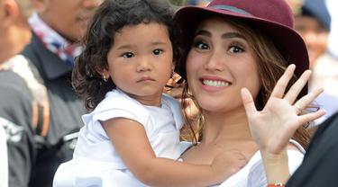 Hidung Kemasukan Lego Anak Ayu Ting Ting Dilarikan Ke Rs Parenting Fimela Com