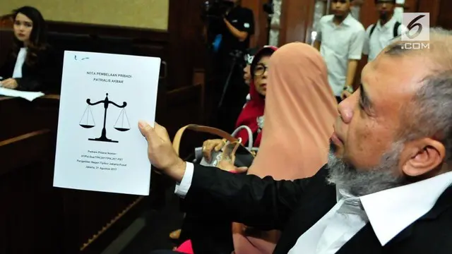 Mantan Menteri Hukum dan HAM dan hakim Konstitusi Patrialis Akbar menyebut Jaksa Penuntut Umum KPK memutarbalikkan fakta dalam tuntutannya