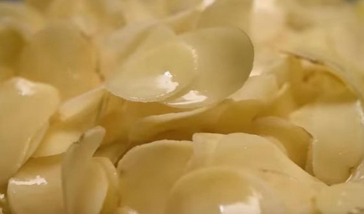 Dari situlah Raka kemudian mulai membangun bisnis produksi keripik kentang dengan brand bernama 'Kentunk'.