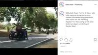 Seperti dilansir akun Instagram @fakta.indo, Jumat (4/10/2019), sebuah video memperlihatkan seorang pria berusaha menghindari razia dengan berputar arah di jalan menikung. (@fakta.indo)