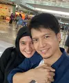 Pasangan selebriti Dhini Aminarti dan Dimas Seto telah 13 tahun membina rumah tangga. Selama itu juga, pasangan yang belum dikaruniai momongan itu selalu tampil mesra dan harmonis. Lantas seperti apa cara pasangan ini bisa menjaga keharmonisan rumah tangganya. [Instagram/dimasseto_1/dhiniaminarti]