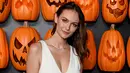 <p>Aktris AS Andi Matichak tiba untuk pemutaran perdana film "Halloween Ends" di TCL Chinese Theatre, Hollywood, California, Amerika Serikat, 11 Oktober 2022. Andi Matichak yang berperan sebagai Allyson Nelson dalam film Halloween Ends ini memberikan sentuhan mempesona dengan kalung permata. (Jon Kopaloff/Getty Images/AFP)</p>