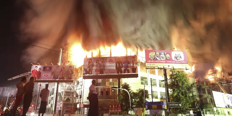 20160109-Pasar Minglar Kebakaran-Myanmar-Reuters 