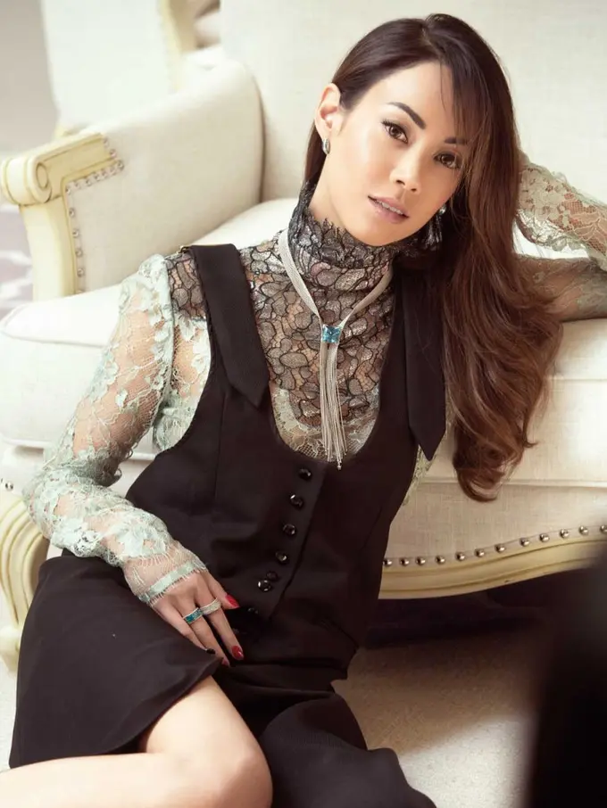 [Fimela] Putri dari Salah Satu Orang Terkaya di Malaysia Ini Memilih Berjualan Barang Bekas