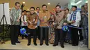 Walikota Jakarta Selatan Syamsudin Noor (kedua kanan) dan Direktur Pakuwon Group, Stefanus Ridwan (kanan) memotong pita saat peresmian Beranda Nusantara di Mall Kota Kasablanka, Jakarta (22/5/2015). (Liputan6.com/Herman Zakharia)