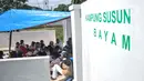 Warga bertahan di tenda pengungsian saat berunjuk rasa di depan gerbang Kampung Susun Bayam, Jakarta Utara, Senin (21/11/2022). Aksi tersebut dilakukan untuk menagih janji PT Jakpro dan Pemprov DKI Jakarta agar warga bisa segera menempati Kampung Susun Bayam secepatnya. (merdeka.com/Iqbal S. Nugroho)