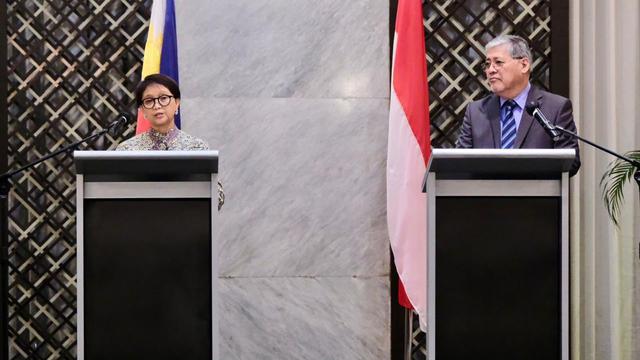 Menteri Luar Negeri RI Retno Marsudi dan Menteri Luar Negeri Filipina Enrique Manalo dalam pertemuan bilateral di Manila, Filipina, Selasa (9/1/2024). (Dok: X/@Menlu_RI)