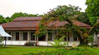 Benteng Mauritius dibangun pada 1612 oleh Pieter Both. Hal ini tertulis dalam laporan Johannes Nessel untuk Arnold de Vlaming van outshoorn pada 1651.