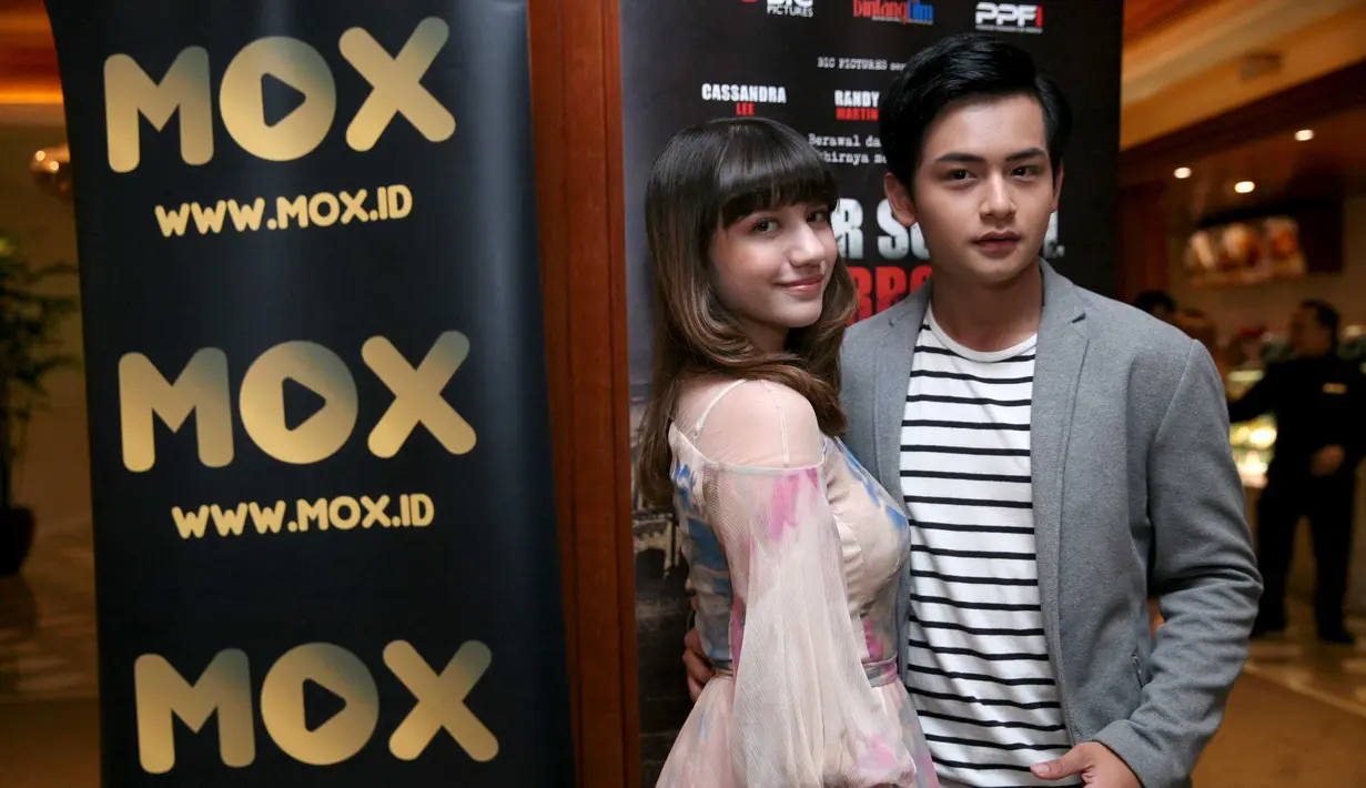Ditemui saat gala premiere film After School 2 di XXI Metropole, Jakarta Pusat, Selasa (14/11/2017), Randy menyampaikan perasaannya yang bahagia bisa bermain dalam film yang sama dengan sang pacar. (Nurwahyunan/Bintang.com)