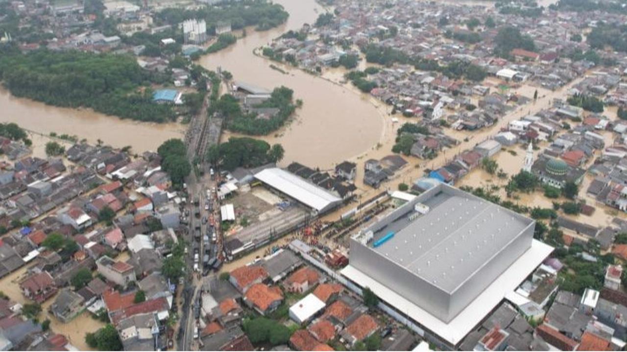 VIDEO: Kondisi Terkini Galaxy Bekasi Usai Diterjang Banjir, Tersisa Lumpur Mobil Mulai Dievakuasi