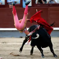 Dokter mengatakan, paru-parunya bahkan ikut tertusuk tanduk banteng saat melakukan sebuah pertunjukan. | via: thesun.co.uk