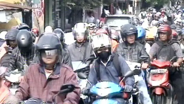 [VIDEO] Pasca-Tragedi Bintaro II, Masih Ada Penerobos Palang
