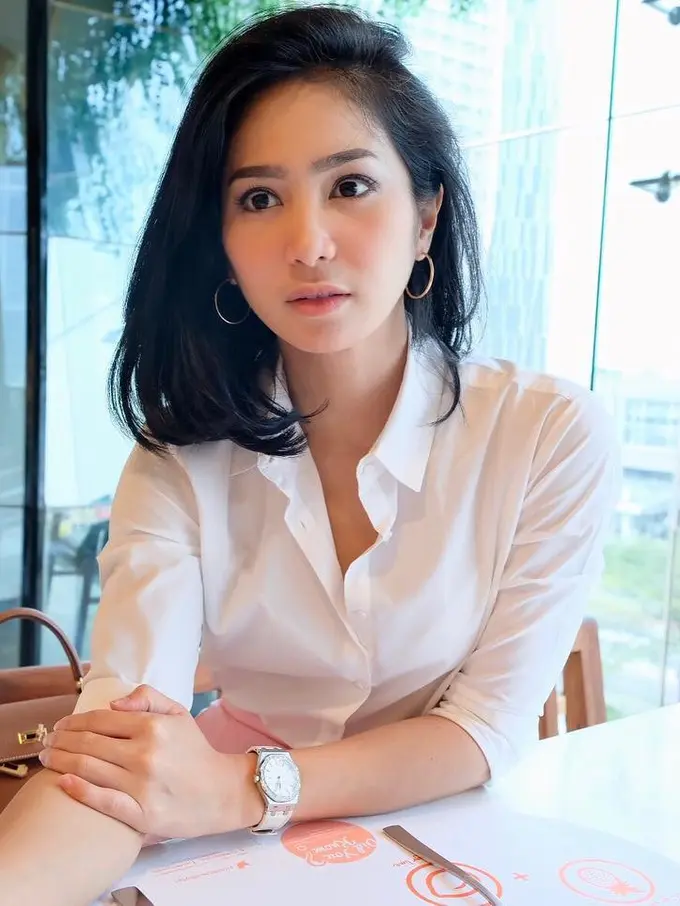 [Fimela] Bunga Zainal