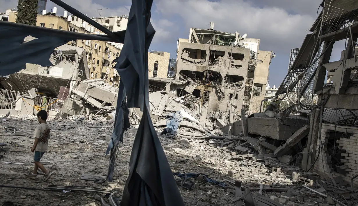 Iran kembali melancarkan rentetan serangan rudal terhadap wilayah Israel. (JOHN WESSELS/AFP)