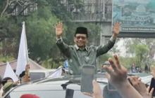 Pulang Kampung ke Madura, Mahfud MD Disambut Meriah Warga di Suramadu