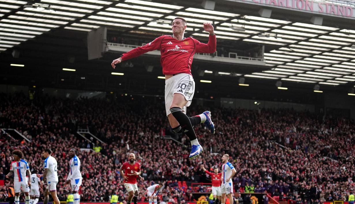 Benjamin Sesko lagi-lagi memberikan gol krusial saat Manchester United menjamu Crystal Palace dalam laga lanjutan Liga Inggris 2025/2026 di Old Trafford, Manchester, Inggris, Minggu (01/03/2026). (AP Photo/PA/Martin Rickett)