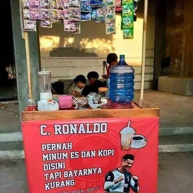 6 Tulisan di Gerobak Jualan dengan Nama Orang Terkenal Ini Bikin Mikir