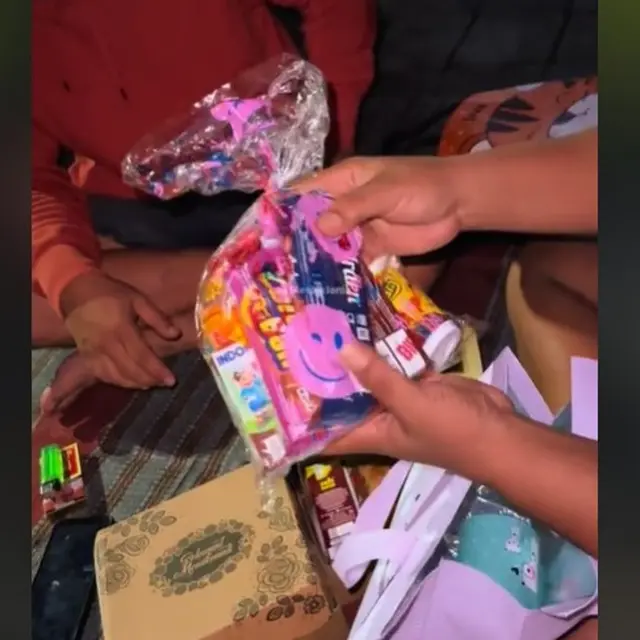 Warganet Unboxing Bingkisan AcaraTedak Siten Anak Denny Caknan-Bella Bonita, Isinya Tuai Banuyak Pujian