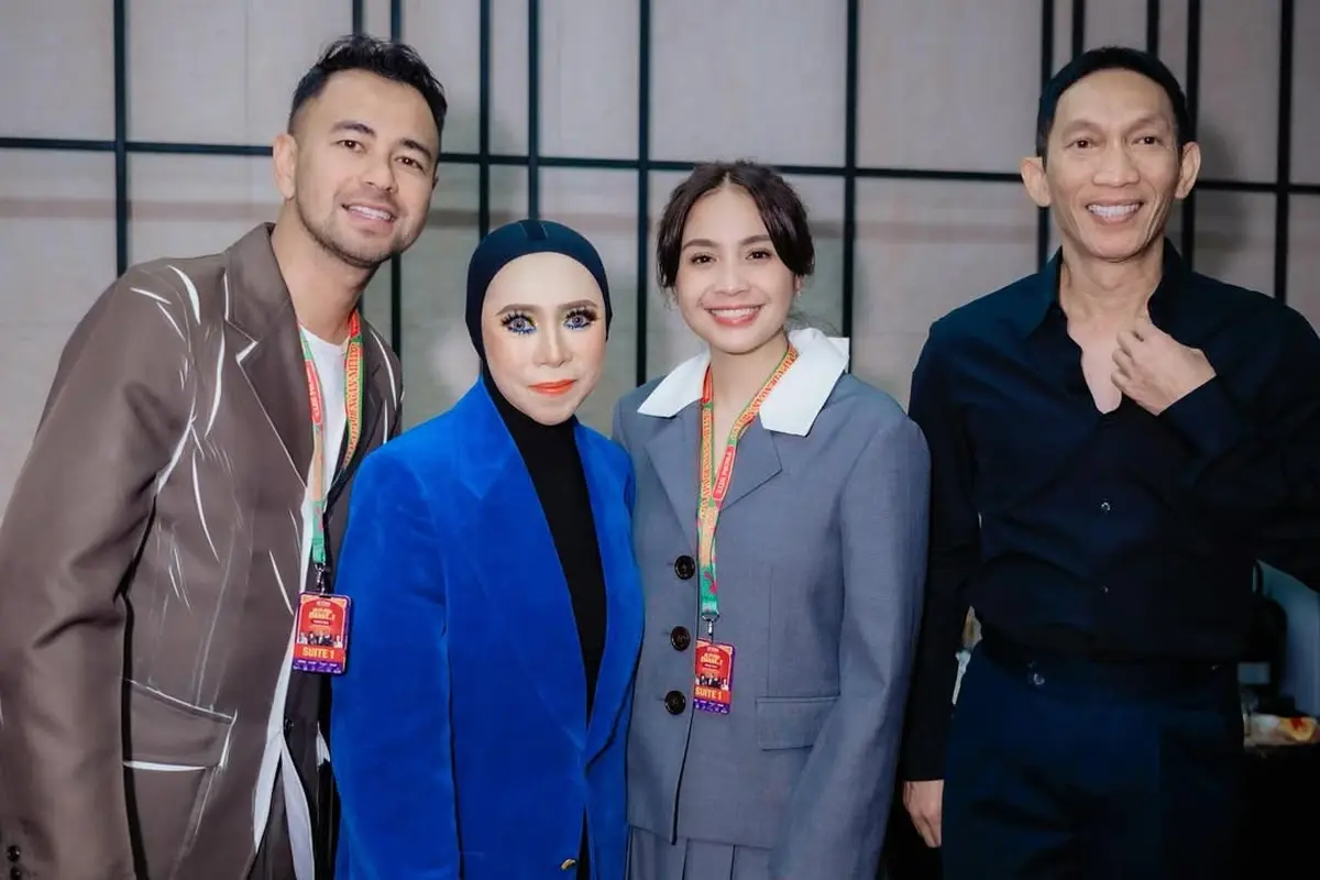 Gaya Nagita Slavina Nonton Konser Melly Goeslaw di Malaysia, Tampil Bak Anak Sekolah dengan Tas Hermes Rp350jutaan